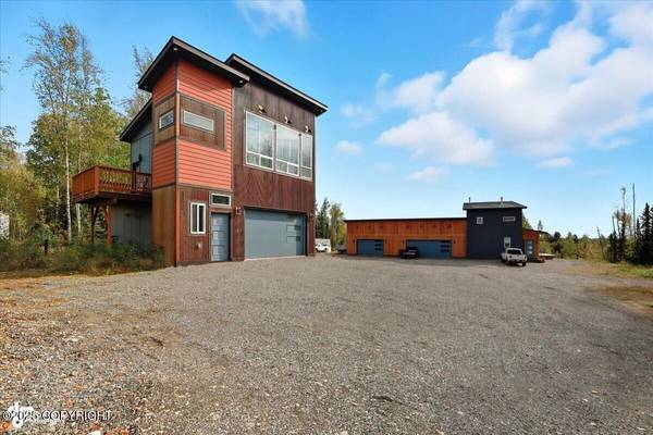 11966 W Larae RD, Houston, AK 99623