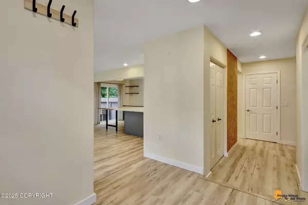 2224 Daybreak CT, Anchorage, AK 99501