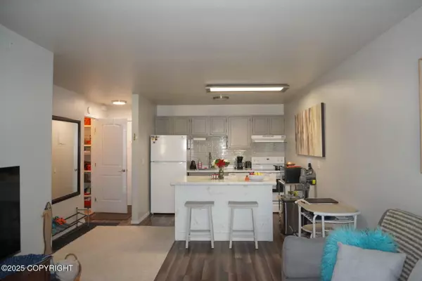10260 Jamestown DR A28, Anchorage, AK 99507