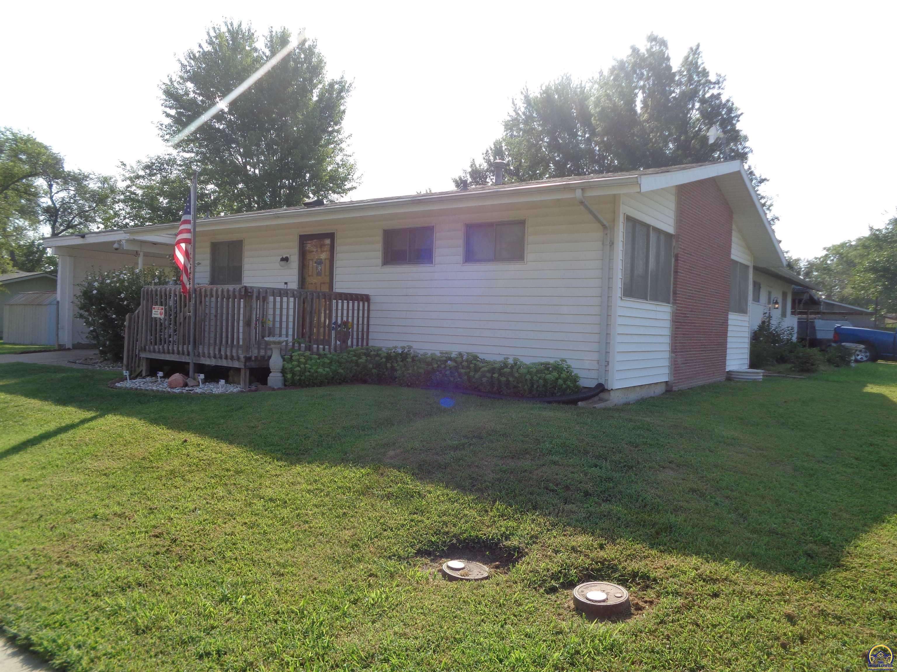 7122 SW Lario LN, Topeka, KS 66619