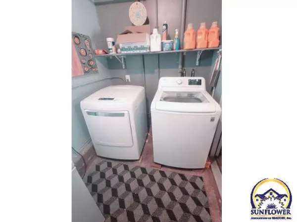 Topeka, KS 66604,4300 SW Holly LN