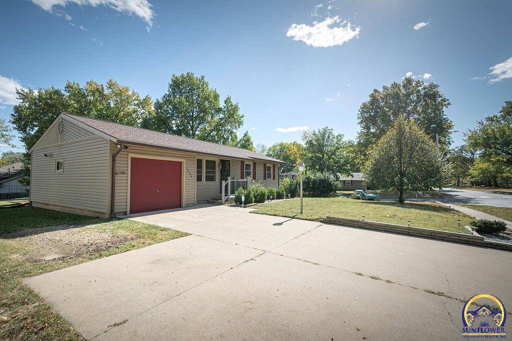 Topeka, KS 66614,3244 SW Oakley AVE