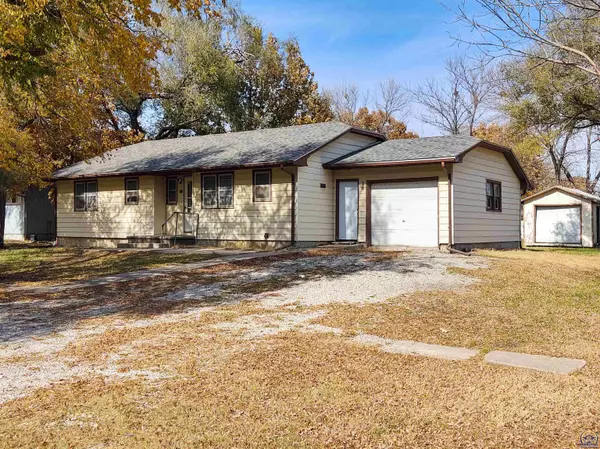 407 Cherry St, Americus, KS 66835