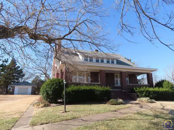 449 Spring St, Cottonwood Falls, KS 66845-0000