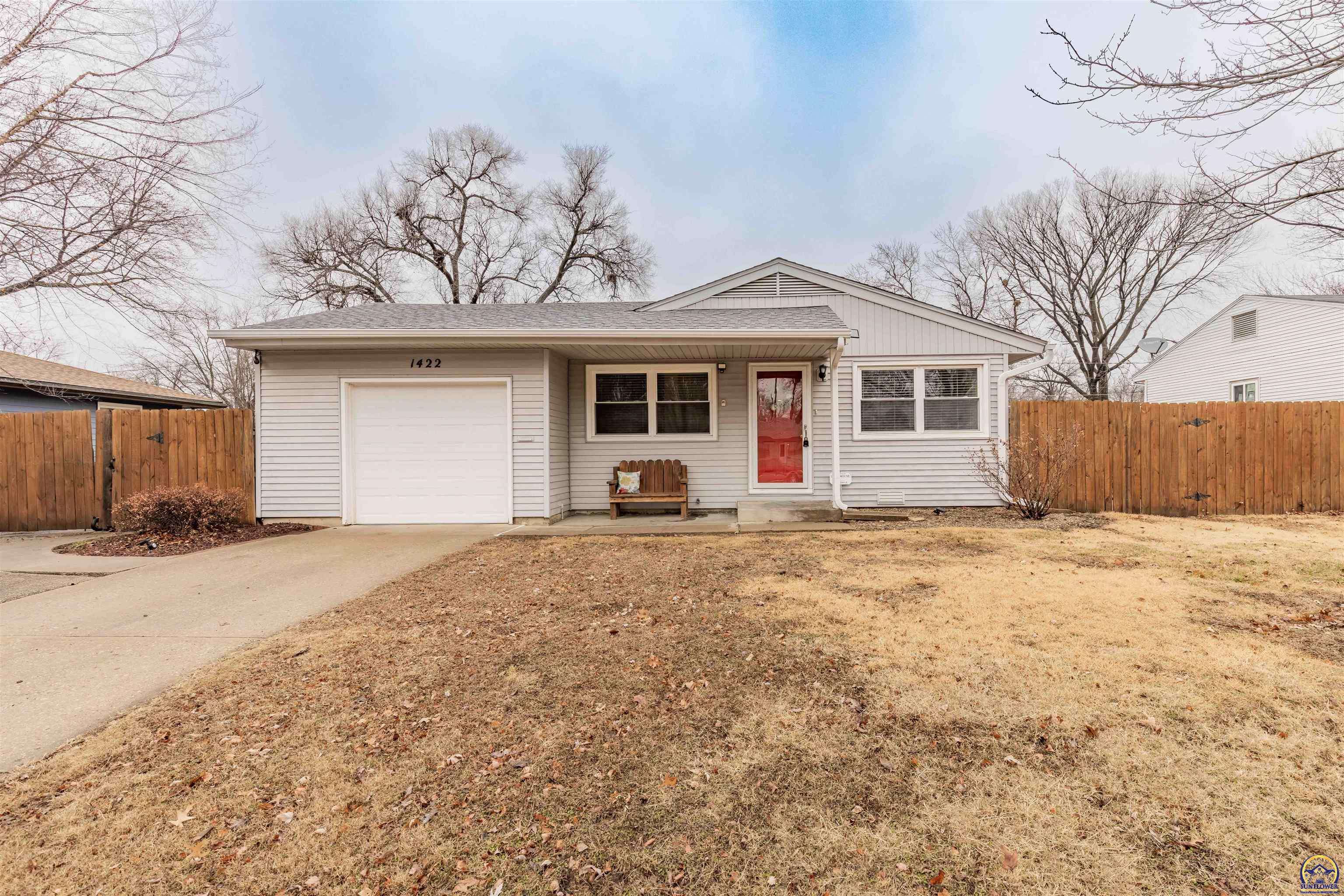 1422 SW 32nd St, Topeka, KS 66611