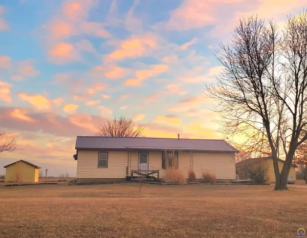 211 E 245th ST, Lyndon, KS 66451