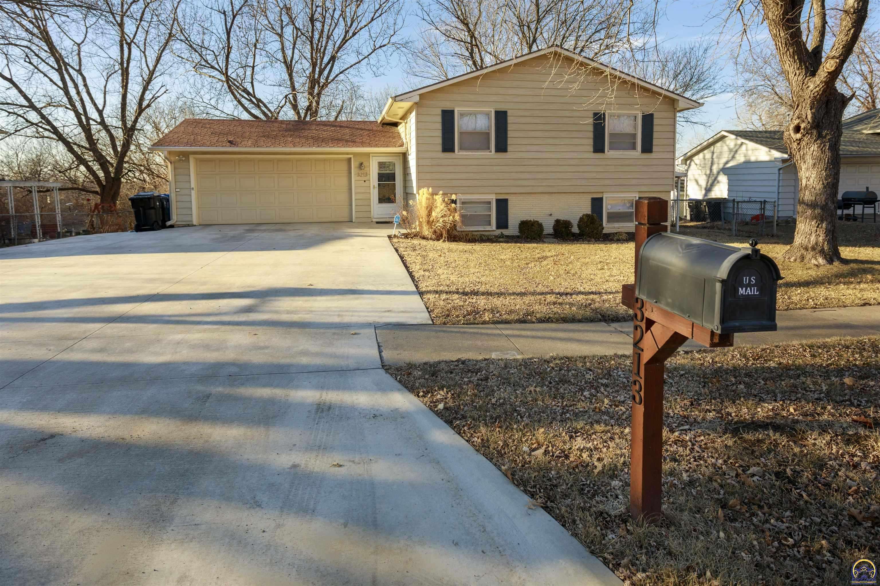 3213 SW Skyline Dr (W), Topeka, KS 66614