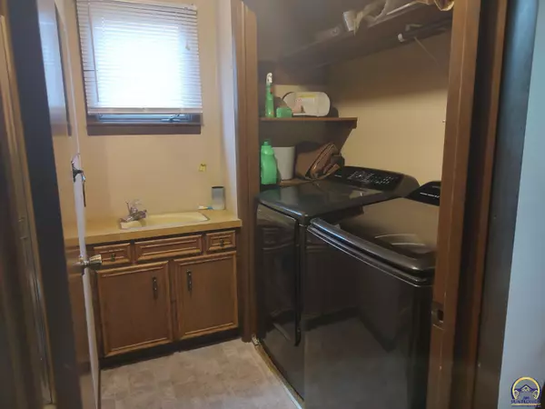 Burlington, KS 66839,619 Elmwood Ln