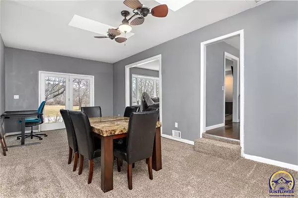 Tonganoxie, KS 66086,212 W 1st ST