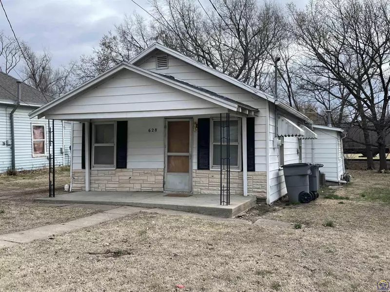 628 East ST, Emporia, KS 66801