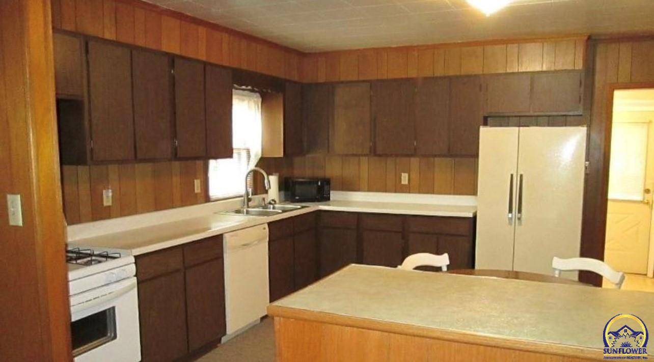 Topeka, KS 66607,1009 SE Long ST