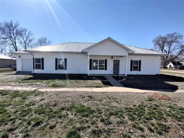 114 NW Maple ST, Melvern, KS 66510