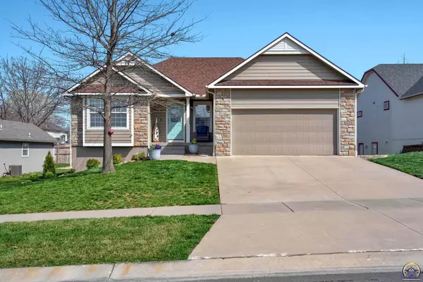 910 E 14th Terr, Eudora, KS 66025