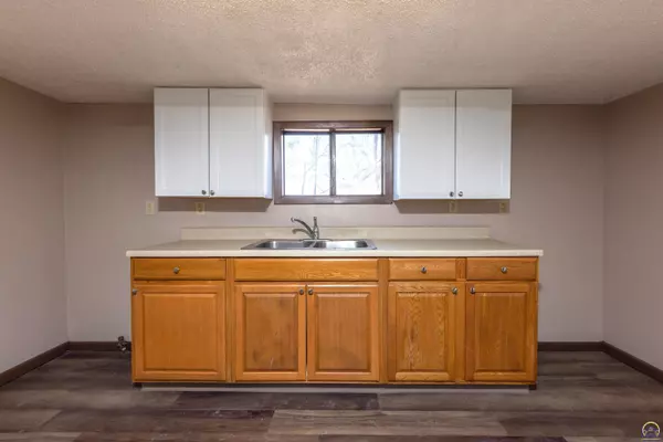 Topeka, KS 66610,6227 SW 61st St
