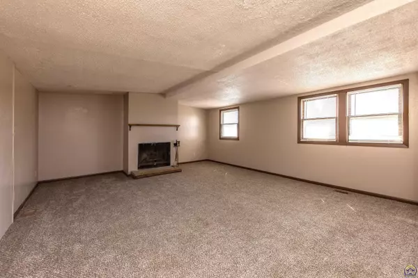 Topeka, KS 66610,6227 SW 61st St