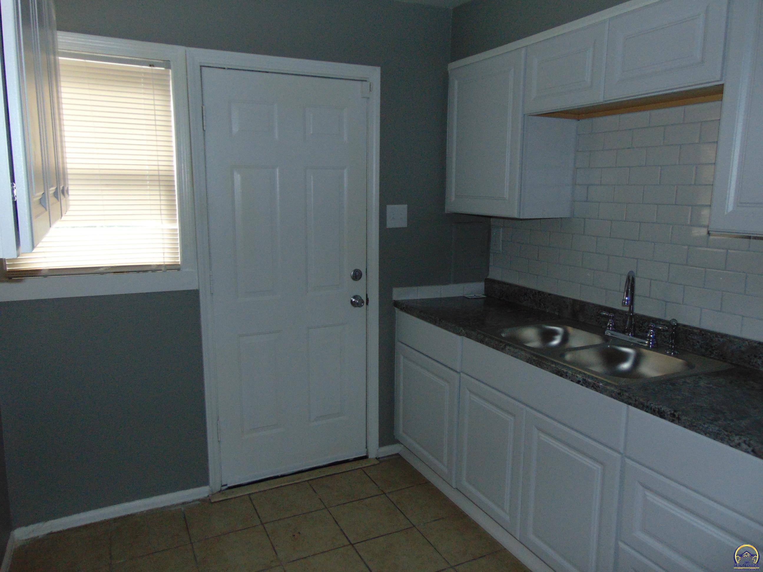 Topeka, KS 66614,2544 SW Sunset RD