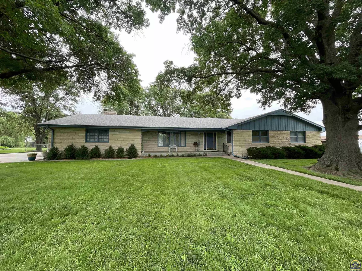 Topeka, KS 66614,2240 SW Westridge DR