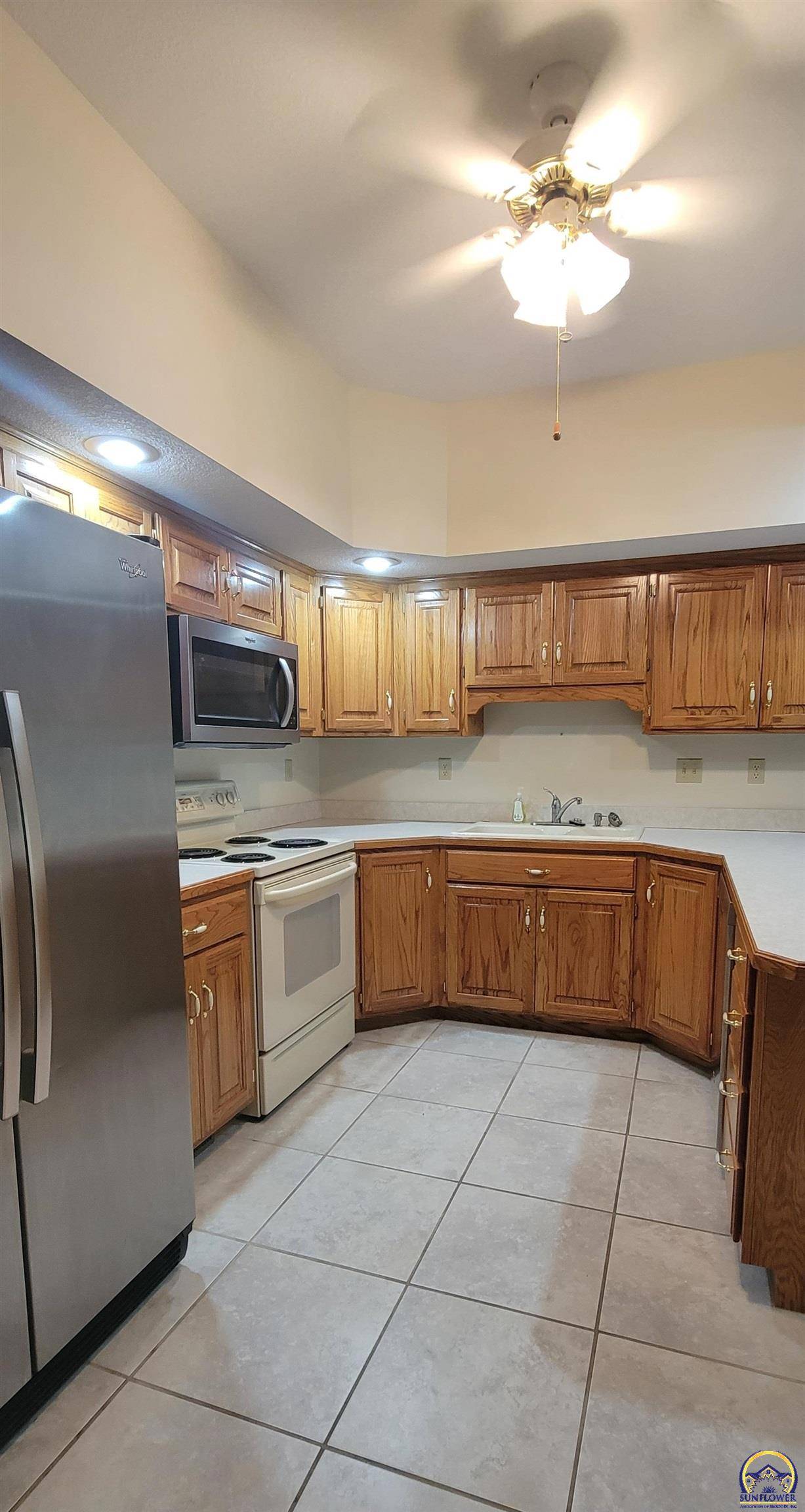 Topeka, KS 66614,3101 SW Wanamaker DR ##43