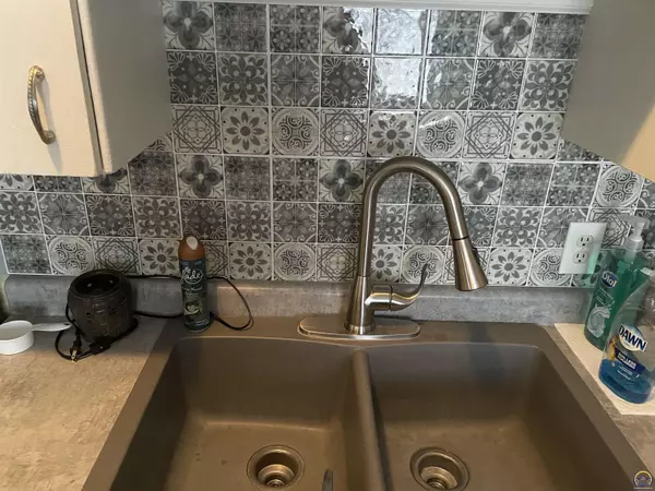 Muscotah, KS 66058,105 E 3rd ST