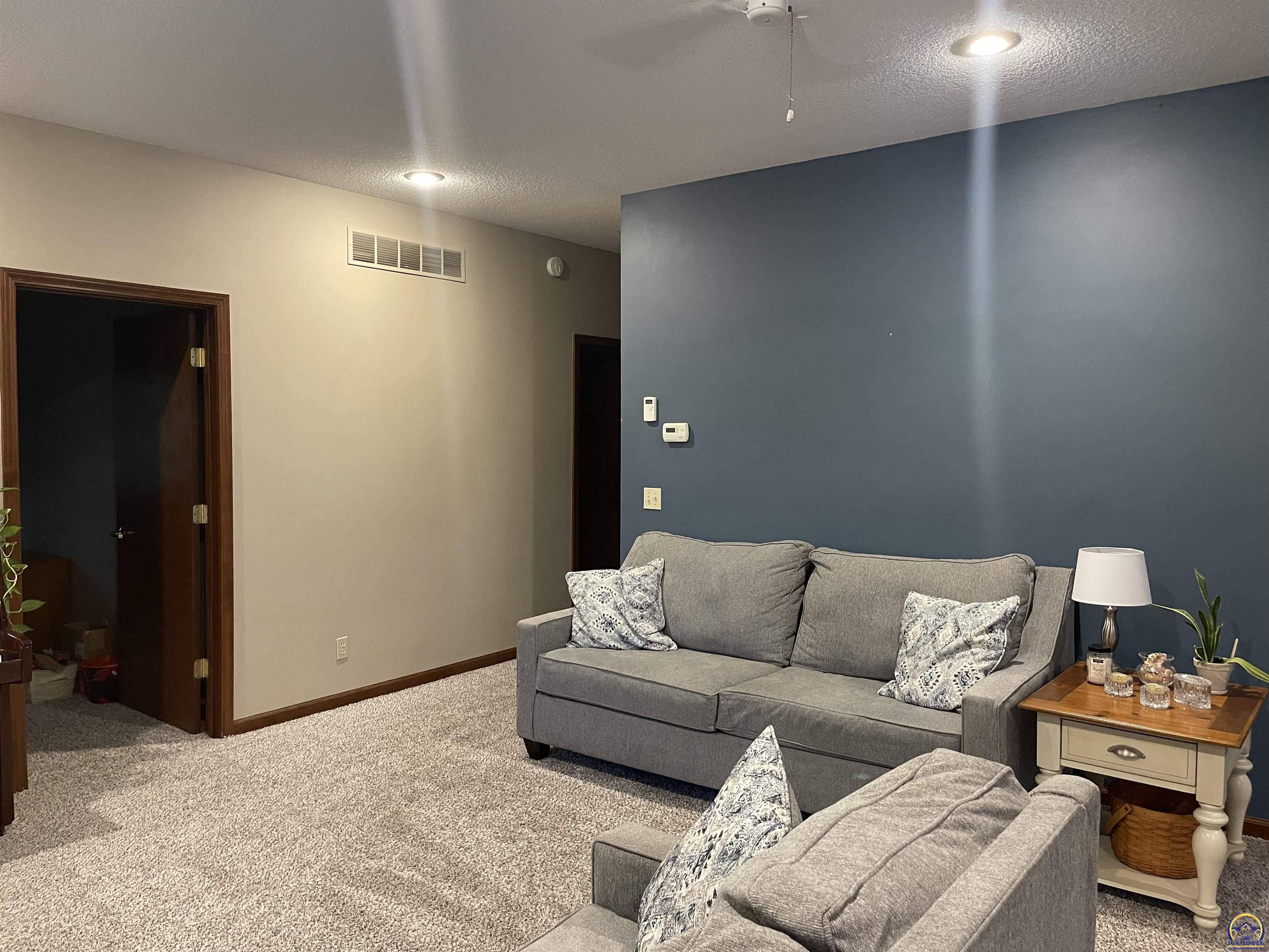 Topeka, KS 66615,1145 SW Red Oaks PL