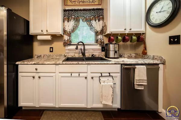 Maple Hill, KS 66507,101 6th St