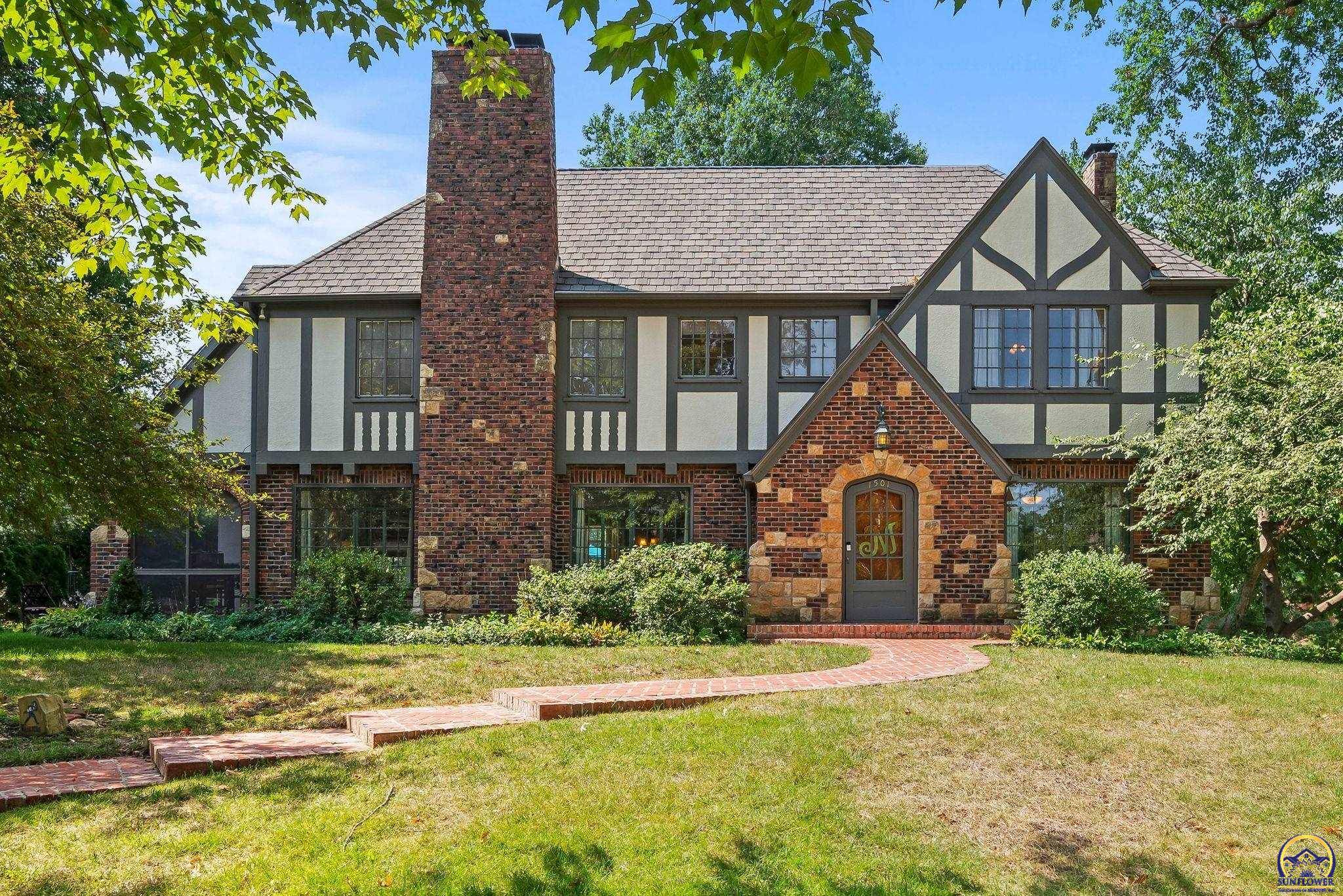 1501 SW Pembroke LN, Topeka, KS 66604