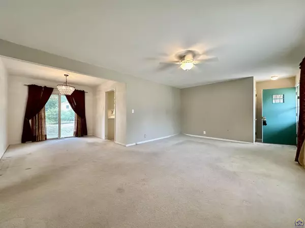 Topeka, KS 66604,1801 SW Meadow LN