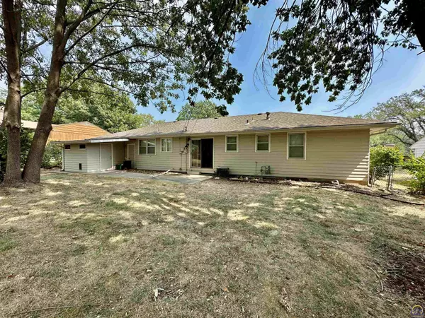 Topeka, KS 66604,1801 SW Meadow LN