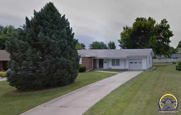 407 Navajo Ave, Hiawatha, KS 66434