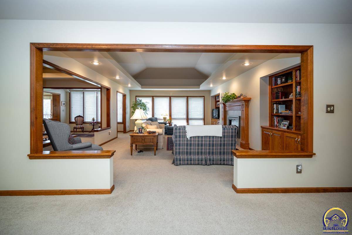 Topeka, KS 66610,3931 SW Chelmsford RD