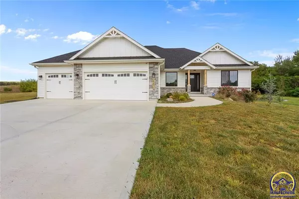 25870 Primrose Ln, Lawrence, KS 66044