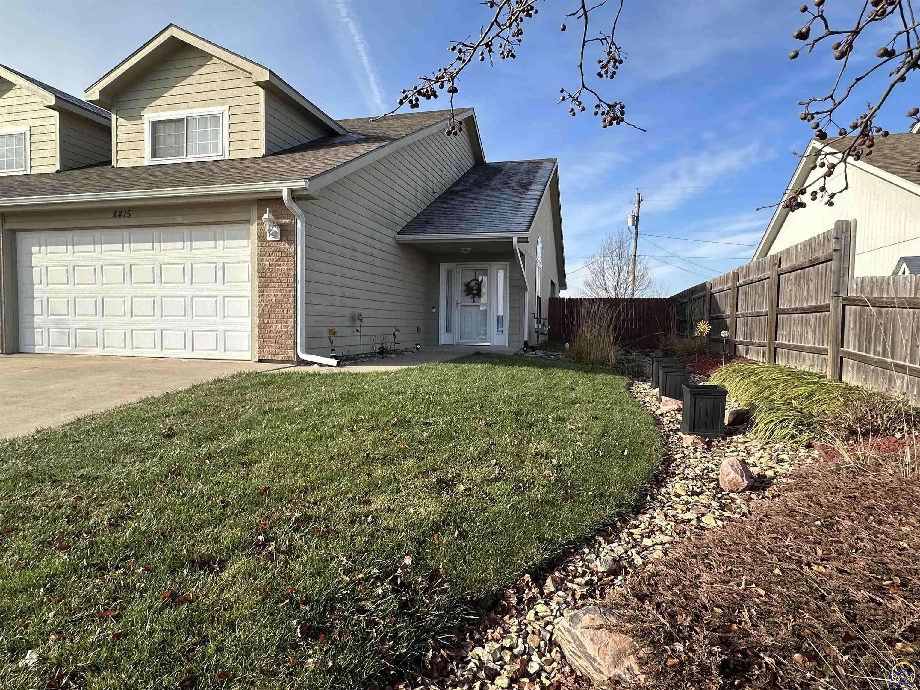 4415 SE Oakview LN, Topeka, KS 66609