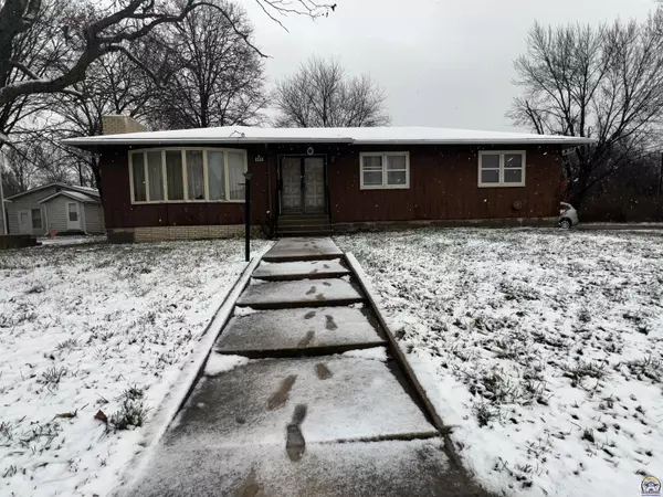 500 Hudson St, Burlington, KS 66839