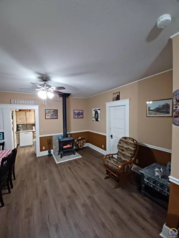 Melvern, KS 66510,137 NW Lincoln ST