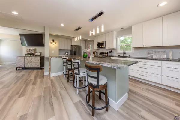 Alma, KS 66401,428 E Flint Hills Dr