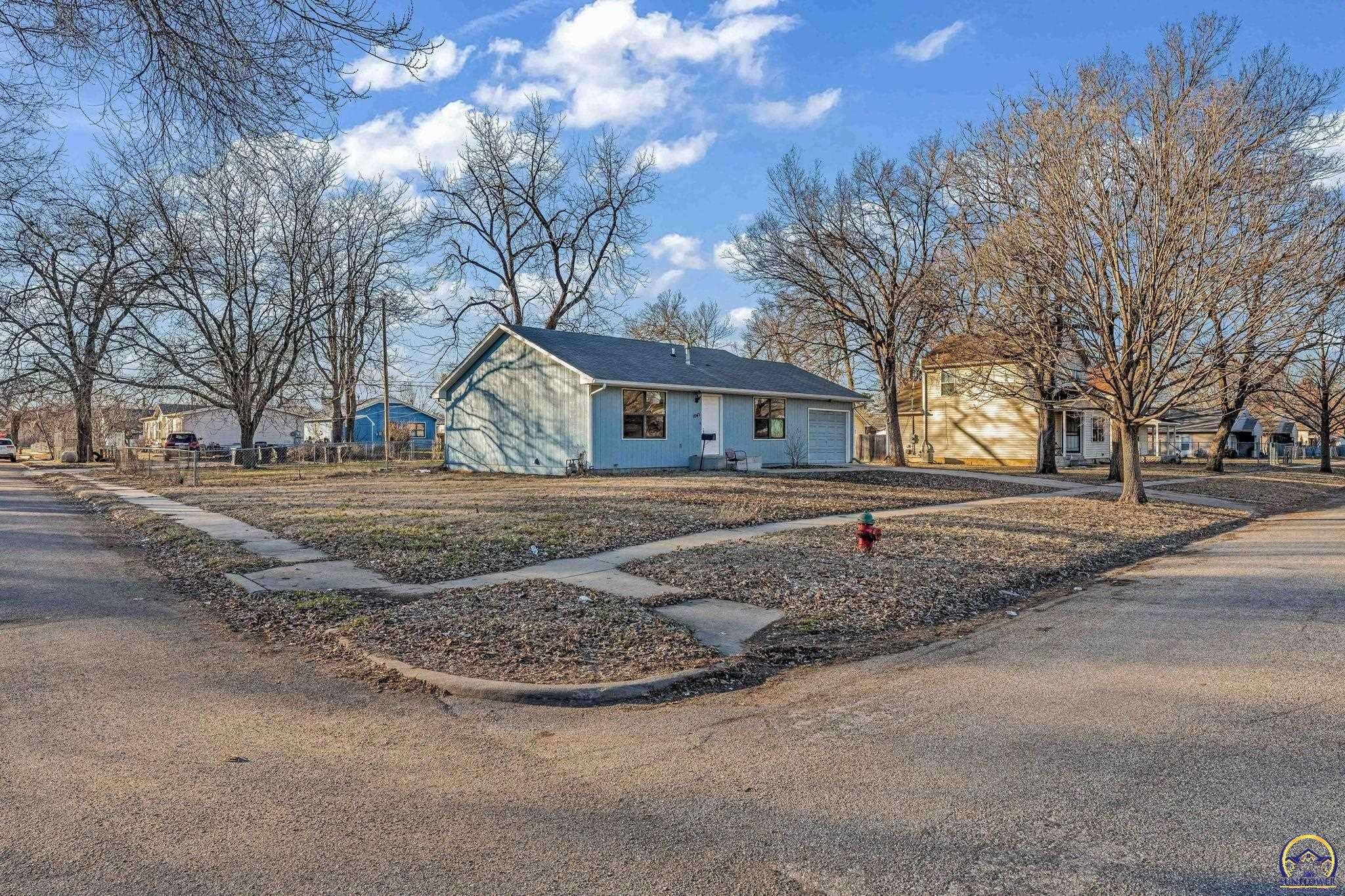 1045 SE Lawrence ST, Topeka, KS 66607