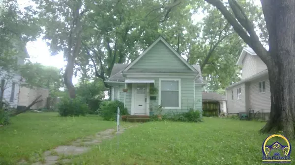 1181 SW MacVicar AVE, Topeka, KS 66604