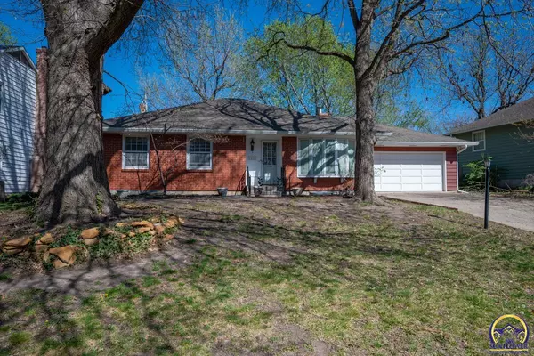 1516 SW Ward PKY, Topeka, KS 66604