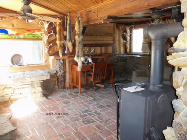 Hartford, KS 66835,450 17th Rd