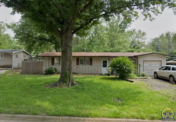 1213 SW Clontarf ST, Topeka, KS 66611