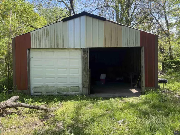 Lawrence, KS 66044,704 Ash ST