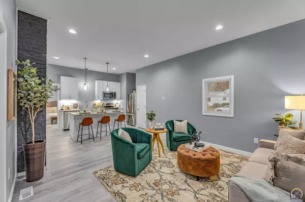 Topeka, KS 66616,1102 NE Oakland AVE