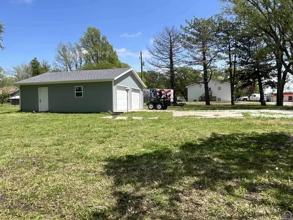 14 W Wamage St, Olpe, KS 66865