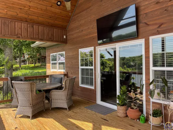 Mclouth, KS 66054,5090 Comanche Ln