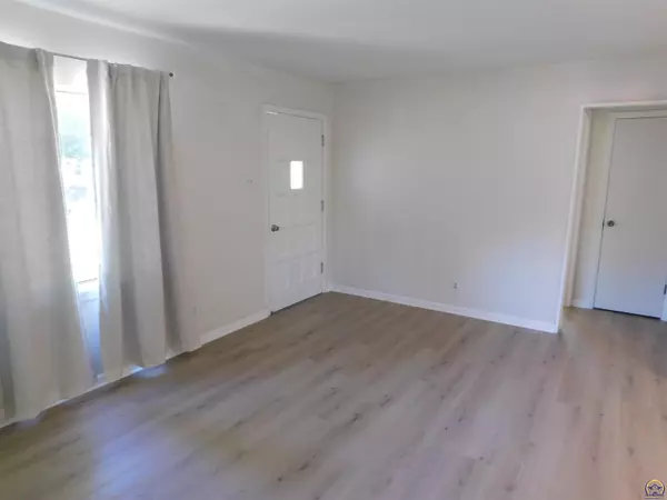 Topeka, KS 66604,1805 SW Burnett RD