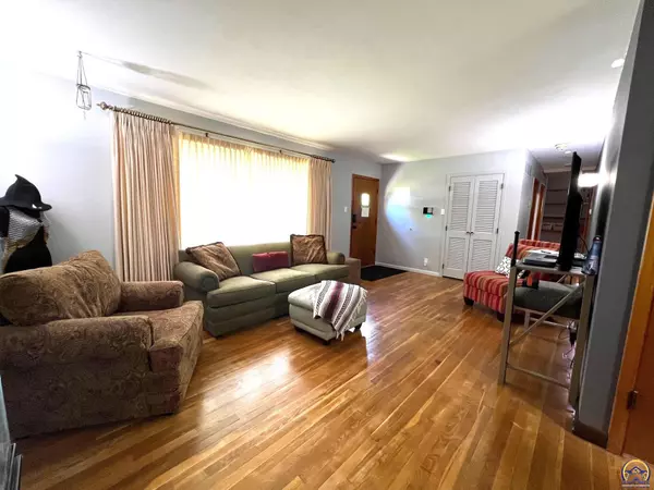 Topeka, KS 66604,5531 SW 15th ST