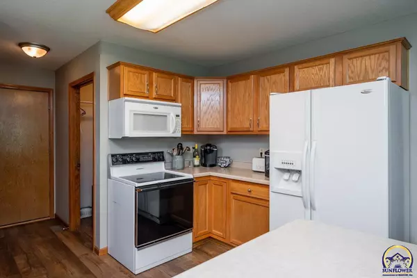 Topeka, KS 66618,3812 NW Cherry Creek DR