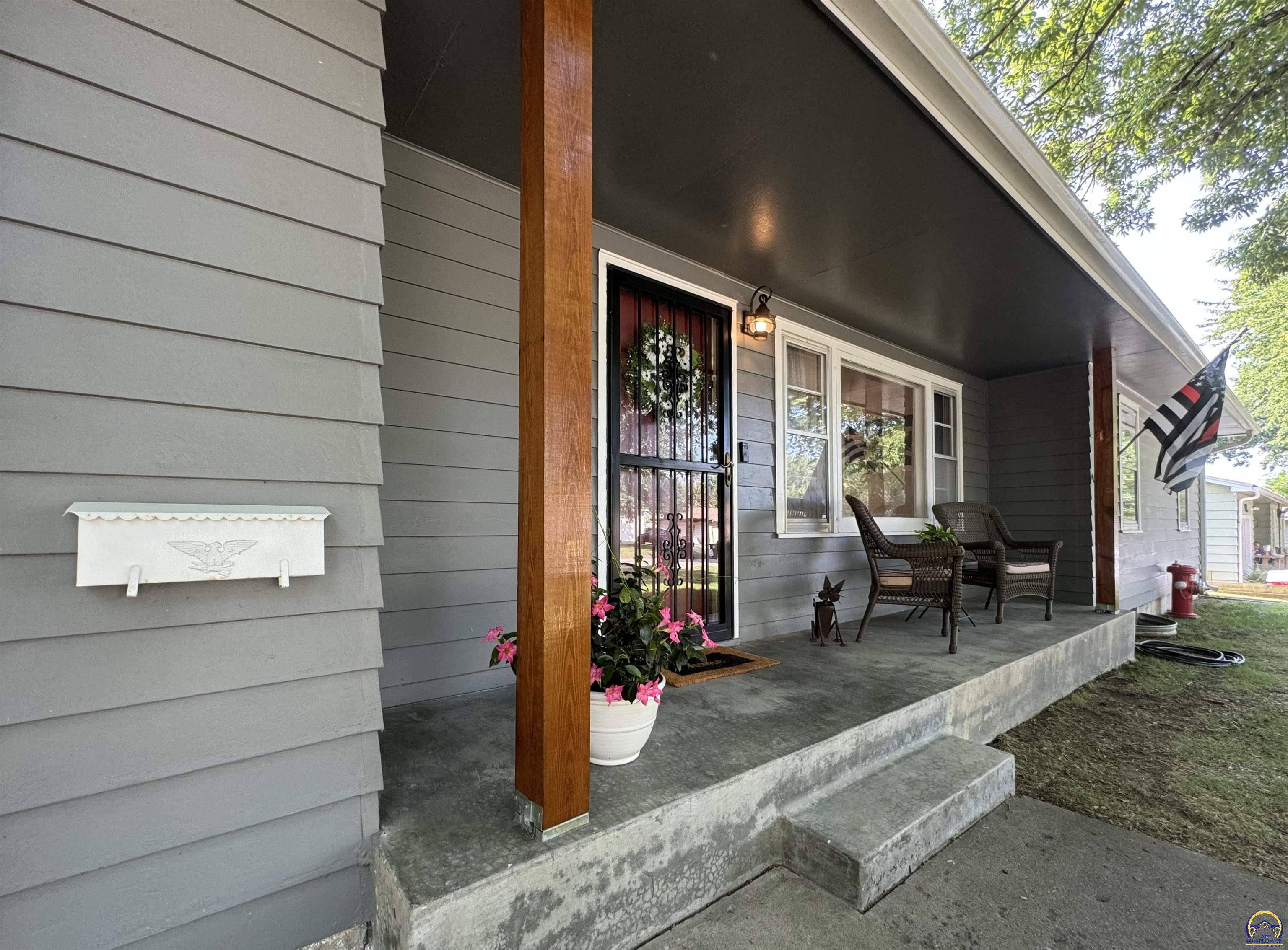 Topeka, KS 66604,1928 SW Meadow LN