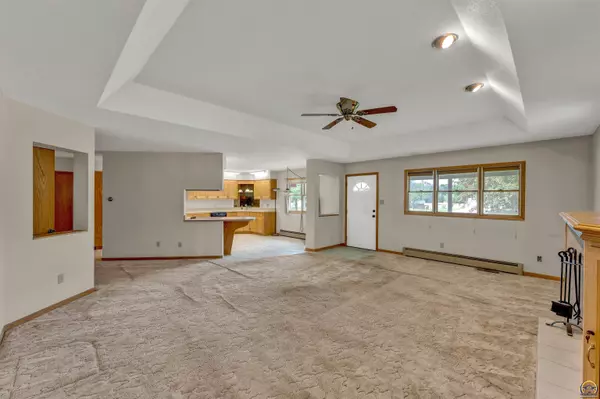 Topeka, KS 66618,1725 NW 33rd PL