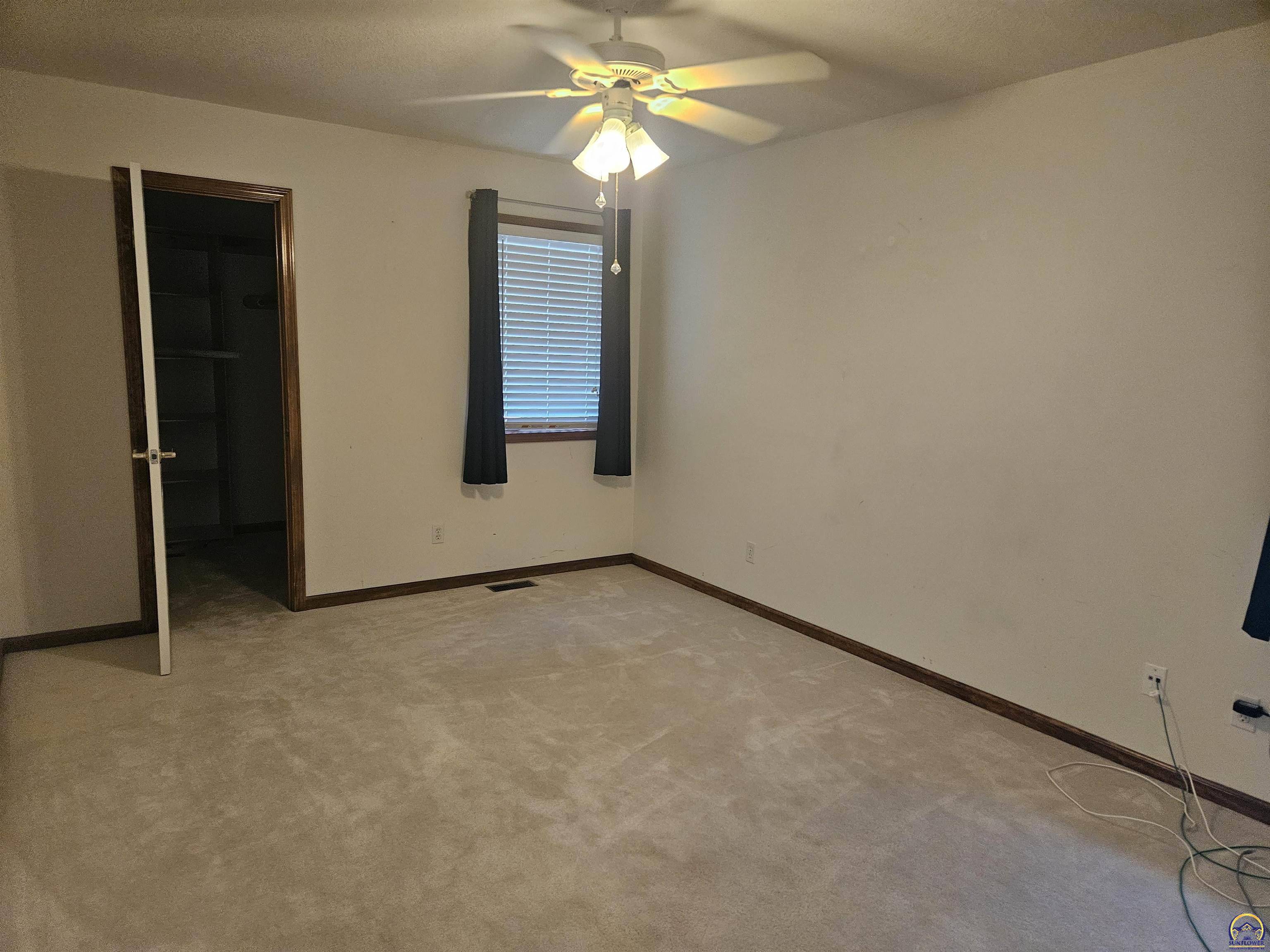 Topeka, KS 66604,1412 SW Woodhull CT